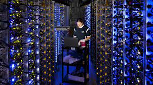 Ordenadores: Un millón de metros cuadrados y más de 75 'data centers': así  es el corazón de internet