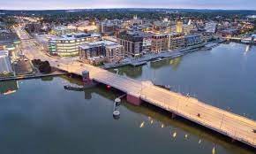 It is situated where the fox river empties into green bay (an inlet of lake michigan), about 110 miles (180 km) north of milwaukee. Living And Working In Green Bay Human Resources Medical College Of Wisconsin