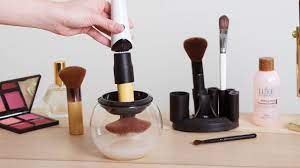a hypnotic way to clean a makeup brush