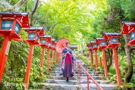 貴船神社、鞍馬寺一日遊】京都著名戀愛神社景點、楓葉、交通攻略| BringYou