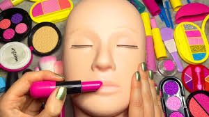 asmr fake makeup on mannequin