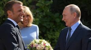 La présentatrice du jt recevra en effet sur son plateau brigitte macron. Macron Und Russland Das Verhaltnis Zu Prasident Putin