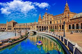 Sie birgt zahlreiche attraktionen, darunter fantastische kirchen, klöster und maurische bauten, deren besuche in jedem fall lohnenswert sind. Sevilla Andalusiens Hauptstadt Verzaubert Urlaubsguru