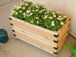 to build a simple rolling planter