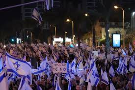 Israele, 100mila a Tel Aviv contro il governo Netanyahu - Medio Oriente -  ANSA