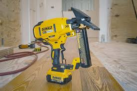 dewalt 20v max cordless flooring