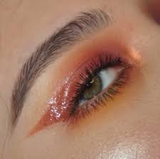 glossy eye look in humid weather