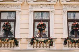 How To Hang Wreaths On Windows New Guide