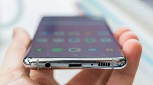 The screen uses dynamic amoled technology. Iphone 11 Vs Samsung Galaxy S10 E Technology News
