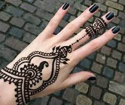 Ada banyak seni yang dihasilkan dari henna, seperti henna tangan atau inai tangan, henna. Motif Henna Tangan Sederhana Dengan Motif Hena Bunga Henna Tato