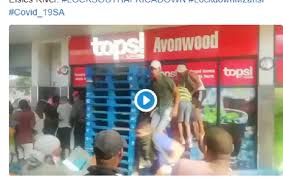 In manenberg at 7.45am, gunmen. Video Crowd Of People Loots Spar Tops Liquor Store In Avonwood Elsies River Cape Town Latest News In South Africa Today
