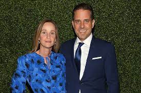 Hunter biden, 49, makes public debut with new wife, 32, to support dad at democratic debate. Book Details How Hunter Biden S Wife Found Out About Affair With Beau S Widow