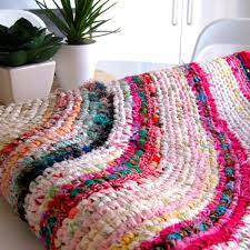 crochet rag rug with recycled fabrics