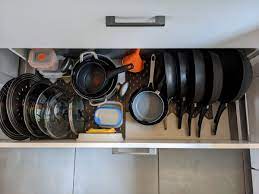 Comment bien ranger ses casseroles et couvercles dans un tiroir de cuisine  - Forumbrico