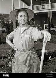 Agnes Moorehead in a scene from an episode of Playhouse 90 (1958) CBS  File Reference # 33848-118THA Stock Photo - Alamy