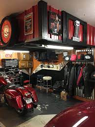 Bibliothèque sur mesure cette image montre un grand garage pour deux voitures traditionnel. Best Automotive Furniture Ideas Retrocarlounge Man Cave Garage Garage Workshop Motorcycle Garage