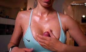 Ultra-hot sweaty fitness girl in sports bra gets my cum with her big tits!  - Sunporno