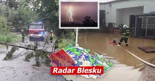 Aktuální srážky a bouřky se v české republice měří pomocí dvou meteorologických radarů. Online Kroupy Jako Tenisaky I Odstaveny Temelin Silne Bourky Bicuji Cesko Sledujte Radar Blesku Praha Na Dlani