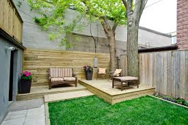 Design Pretty Deck In A Small Yard