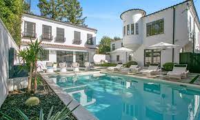 Hancock park condos for s. Beck S Former Hancock Park Home Hits The Market At 8 4 Million Los Angeles Times
