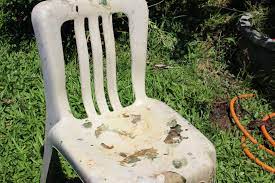 how to clean a white plastic chair in