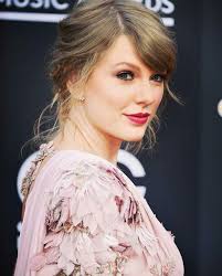 Check out this fantastic collection of taylor swift lover wallpapers, with 50 taylor swift lover background images for your desktop, phone or tablet. Top 100 Best Taylor Swift Wallpaper Images For Mobile And Computer 2021 Oceania Ethnographica