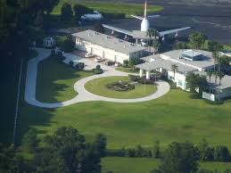 John travolta and his lovely wife kelly preston was one of the first couples to purchase land in the jumbolair aviation estates, the residential airpark where they live. John A Lia On Twitter Glasair Iis Ft Over John Travolta S Home At Jumbolair Private Airport Ocala Fl Http T Co Toc5wk9nvl