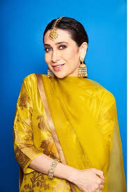 meet karisma kapoor and kareena kapoor