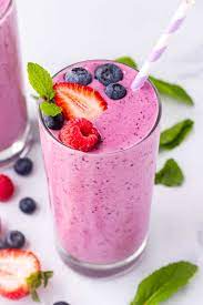 mixed berry smoothie with yogurt