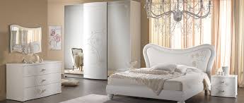 L'arredamento in una camera da letto matrimoniale moderna deve rispondere ad esigenze di bellezza e . Tufano Arredamenti Camera Amalfi