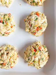 lump crab cakes with remoulade sauce
