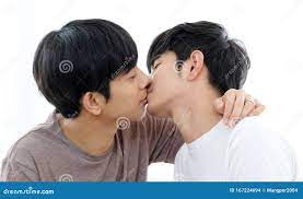 亚洲青年同性恋特写，同性恋男性伴侣在快乐时刻接吻，男同性恋男同性恋男同性恋男同性恋男同性恋，男同性恋男同性恋，男同性恋，男同性恋，男同性恋，男同性恋， 男同性恋，男同性恋， 库存照片-