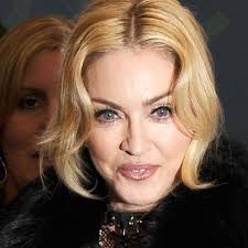 She asked good questions but her delivery was very hesitant and madonna was getting frustrated with that. Madonna Stolz Zeigt Sie Ihre Neue Operationsnarbe Gala De