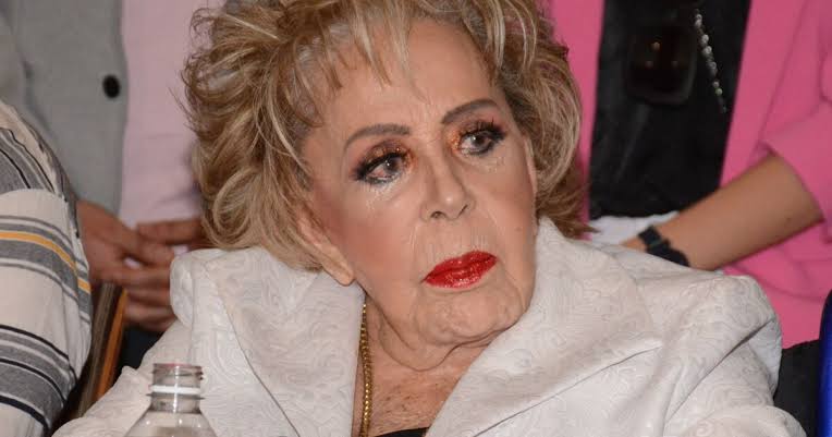 Silvia Pinal hủy bỏ buổi biểu diễn tại nhà hát do vấn đề sức khỏe.