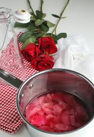 make rose water using fresh flowers