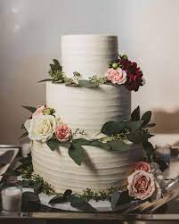 how to put fresh flowers to a cake