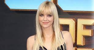 She began her acting career with small parts in films such as the breakfast club, wedding crashers, and. Anna Faris Net Worth 2021 Age Height Weight Husband Kids Bio Wiki Wealthy Persons