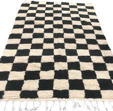 checd rug black and white