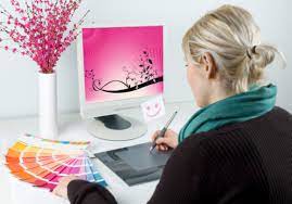 can a freelance graphic designer earn