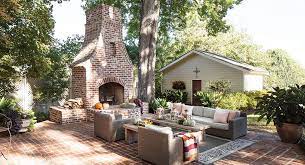 Design The Perfect Outdoor Living Room