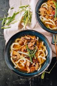 udon noodle soup with en