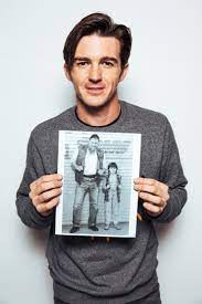Drake bell who played drake in the hit nickelodeon tv show drake and josh is facing charges in cuyahoga county. Drake Bell Comments On His Own Throwback Photos Iheartradio