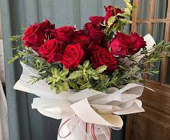 imported premium red rose bouquet l 18