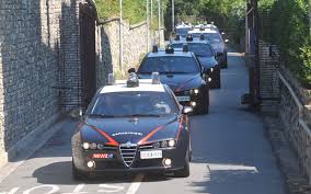 Risultati immagini per foto di carabinier che catturano mafiosi