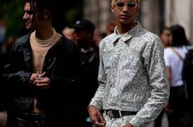 Street style menalways changes following the latest trend. Street Style Trends At Paris Men S Fashion Week Global Blue