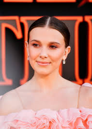 Official page for millie bobby brown. Milly Bobby Brown Ihr Look Glanzt Mit Messika Schmuck