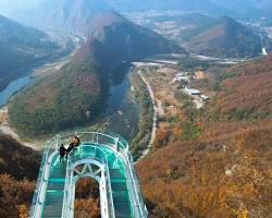 강원도 정선 병방산 군립공원 병방치 스카이워크 전경, AI로 생성