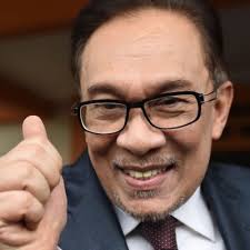 Anwar dilaporkan akan segera menjumpai yang dipertuan agong sultan abdullah untuk menginformasikan perkembangan politik ini sekaligus meminta mandat untuk membentuk. Ini Kehendak Tuhan Untuk Anwar Ibrahim Memimpin Negara Nazri Aziz