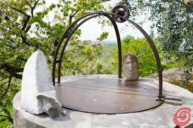 Risultati immagini per il pozzo e la vigna