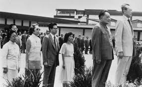 My mission is to transform singapore into the world's leading smart nation by becoming a hub for global technology talent. Prime Minister Lee Kuan Yew Right Accompanying The People Lee Kuan Yew History Of Singapore Singapore Photos